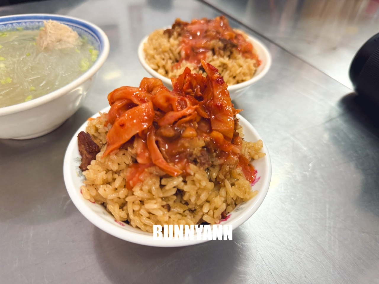 三重美食「阿田油飯」這碗被辣泡菜耽誤的超強油飯，沒早起排隊吃不到！