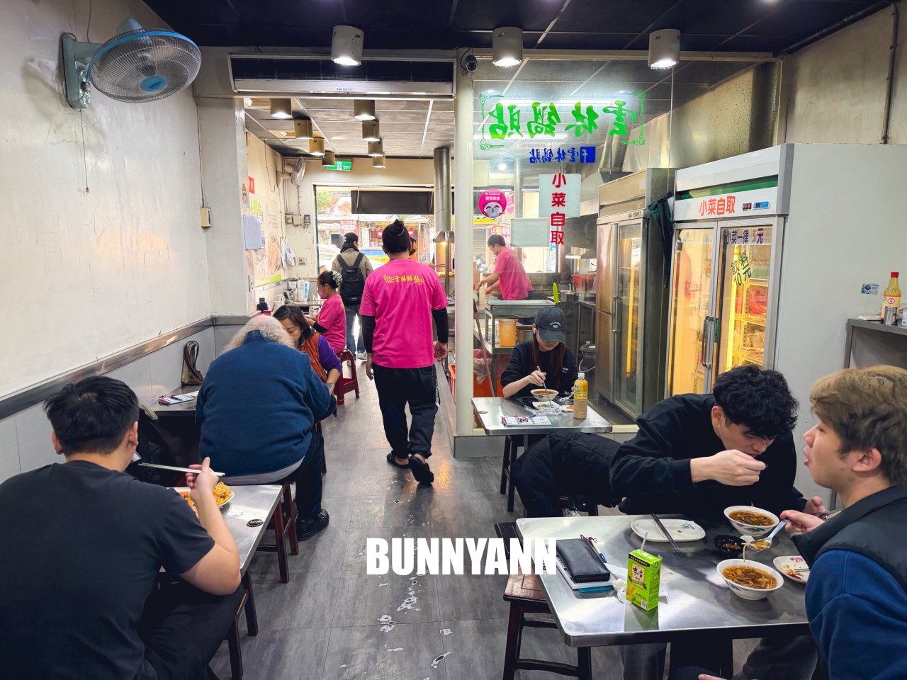 三重美食「雲林鍋貼」超強脆皮蚵仔煎必點，鍋貼外酥內嫩CP值高！