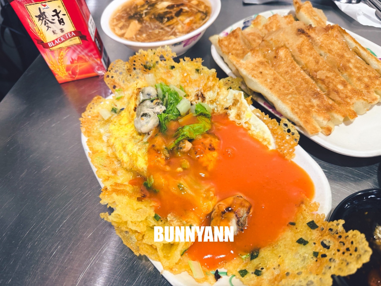 三重美食「雲林鍋貼」超強脆皮蚵仔煎必點，鍋貼外酥內嫩CP值高！