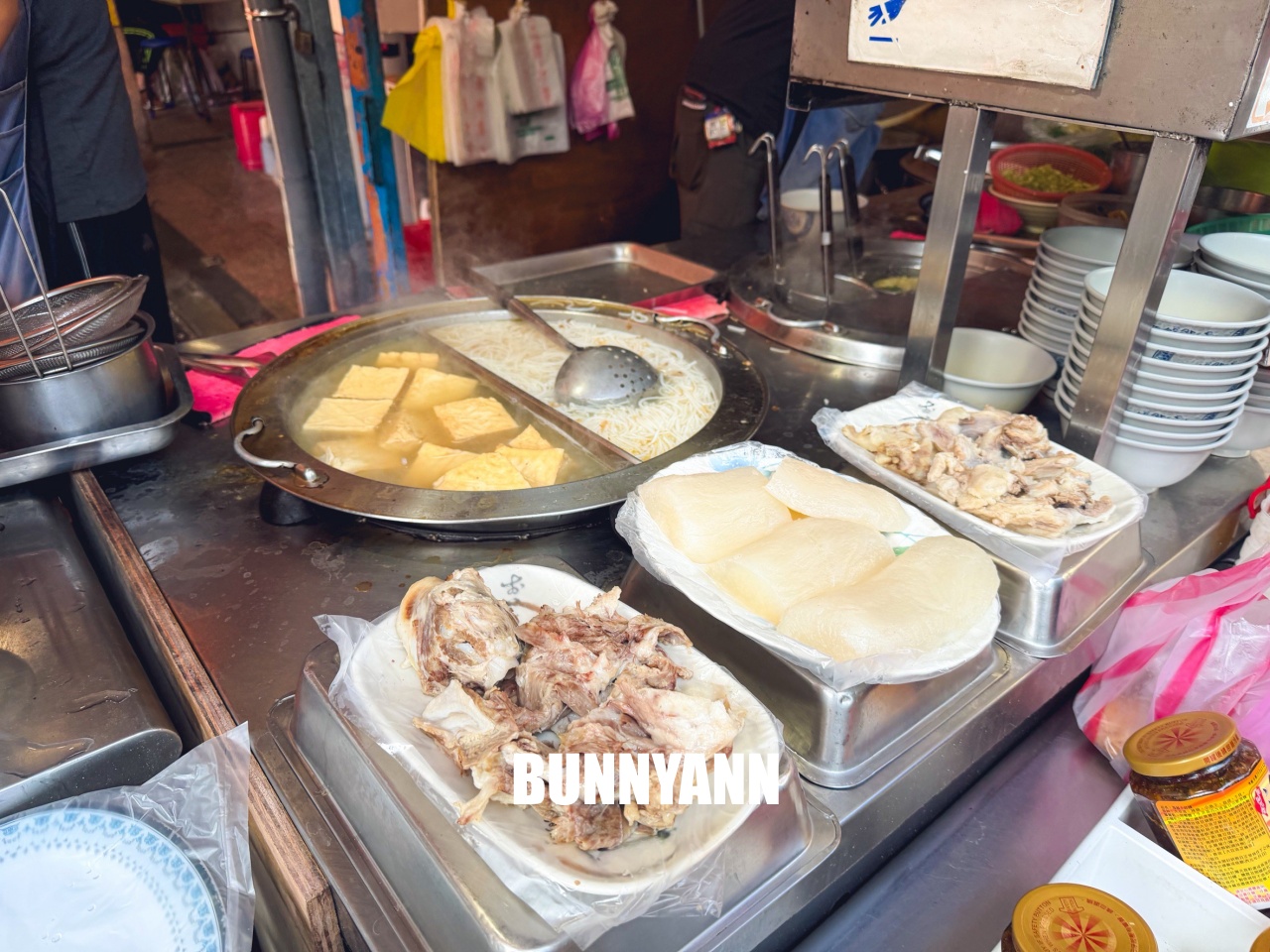 三重最強早午餐!「麗紅米粉湯」大同南路市場隱藏版,滿滿一桌黑白切與Q彈糯米腸CP值超高! 三重最強早午餐!「麗紅米粉湯」大同南路市場隱藏版,滿滿一桌黑白切與Q彈糯米腸CP值超高!