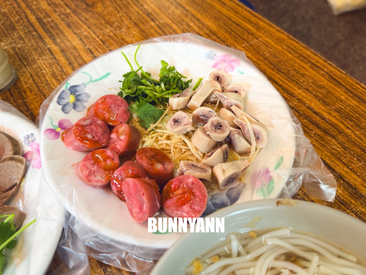 三重最強早午餐!「麗紅米粉湯」大同南路市場隱藏版,滿滿一桌黑白切與Q彈糯米腸CP值超高! 三重最強早午餐!「麗紅米粉湯」大同南路市場隱藏版,滿滿一桌黑白切與Q彈糯米腸CP值超高!