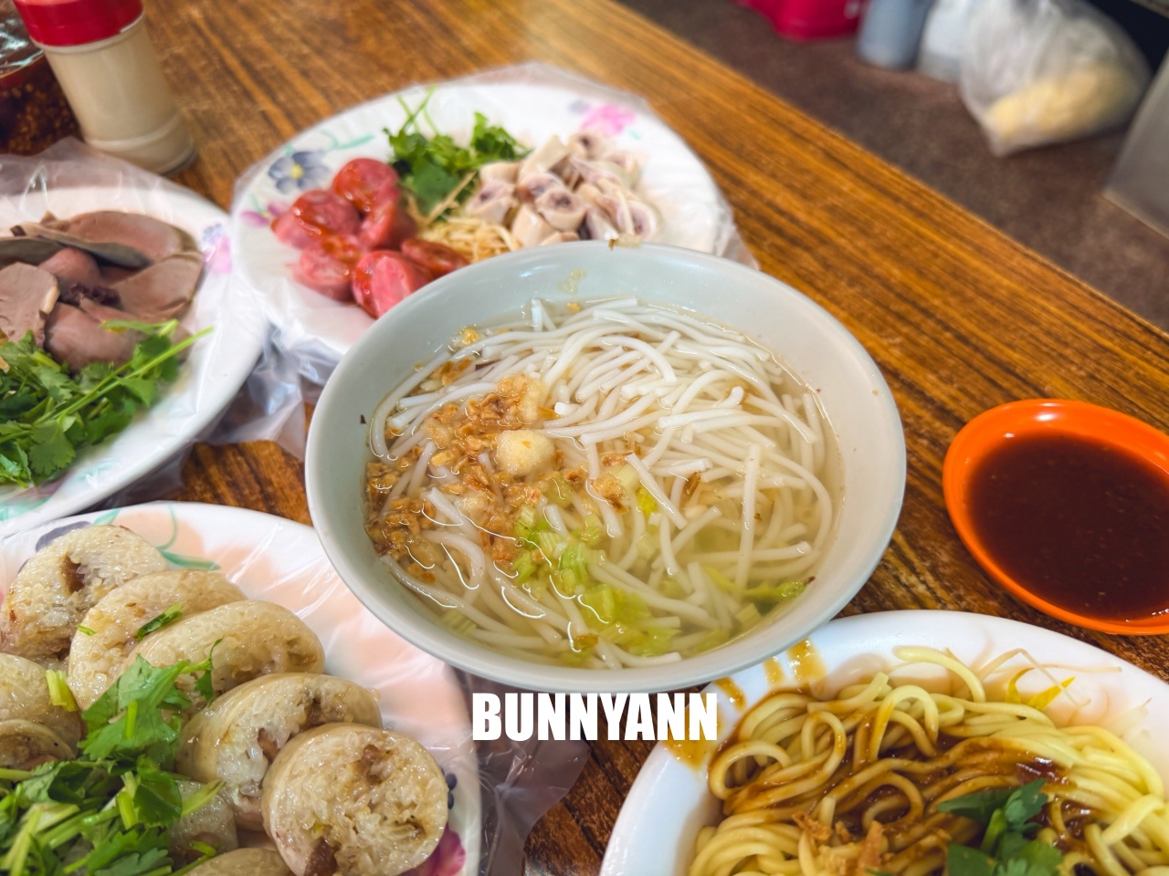 三重最強早午餐!「麗紅米粉湯」大同南路市場隱藏版,滿滿一桌黑白切與Q彈糯米腸CP值超高! 三重最強早午餐!「麗紅米粉湯」大同南路市場隱藏版,滿滿一桌黑白切與Q彈糯米腸CP值超高!