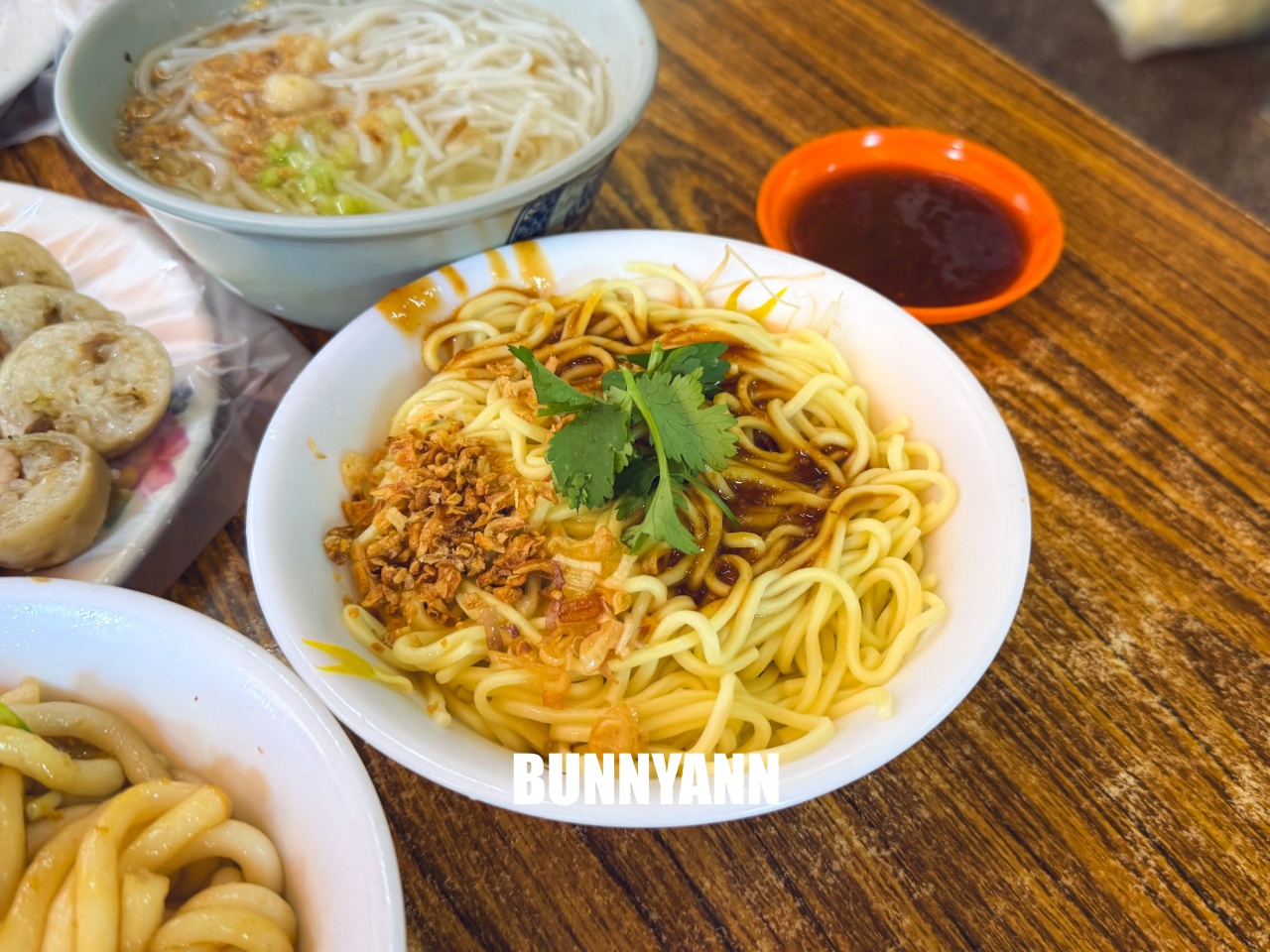 三重最強早午餐！「麗紅米粉湯」大同南路市場隱藏版，滿滿一桌黑白切與Q彈糯米腸CP值超高！