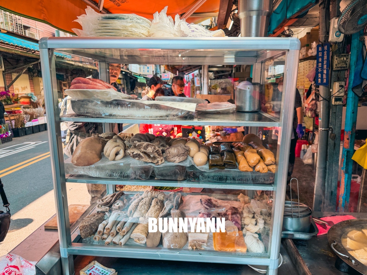 三重最強早午餐！「麗紅米粉湯」大同南路市場隱藏版，滿滿一桌黑白切與Q彈糯米腸CP值超高！