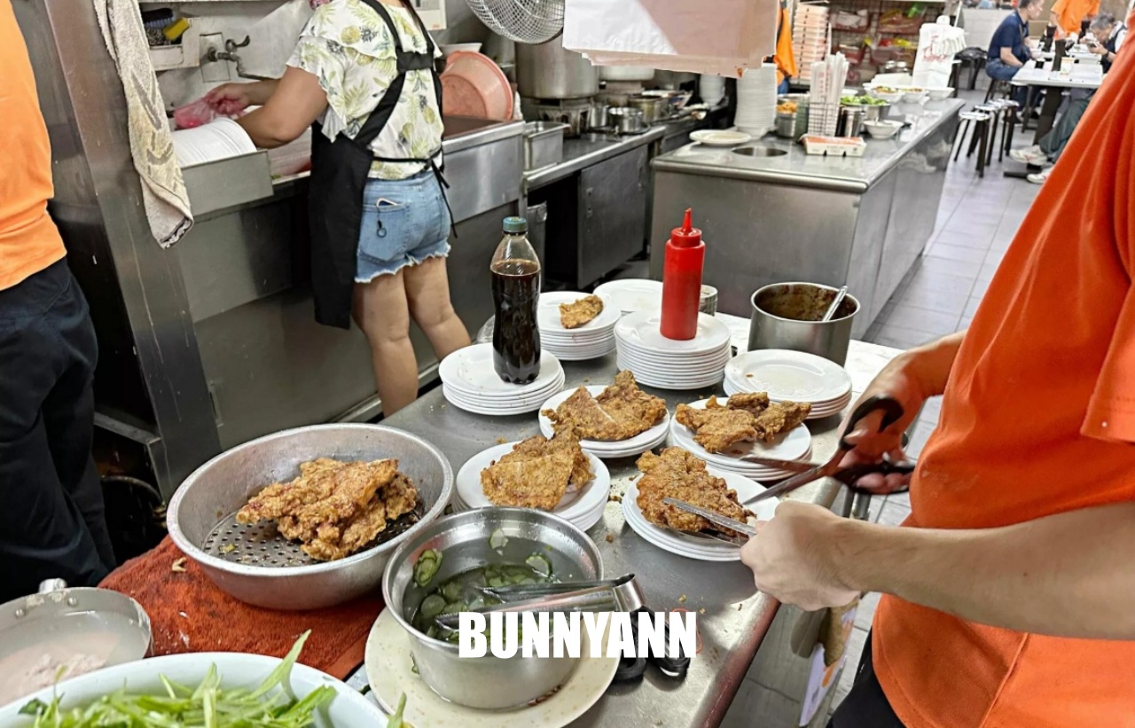 西門町美食【金園排骨萬年店】藏在萬年大樓B1的最強排骨飯,在地飄香50年CP值超高! 西門町美食【金園排骨萬年店】藏在萬年大樓B1的最強排骨飯,在地飄香50年CP值超高!