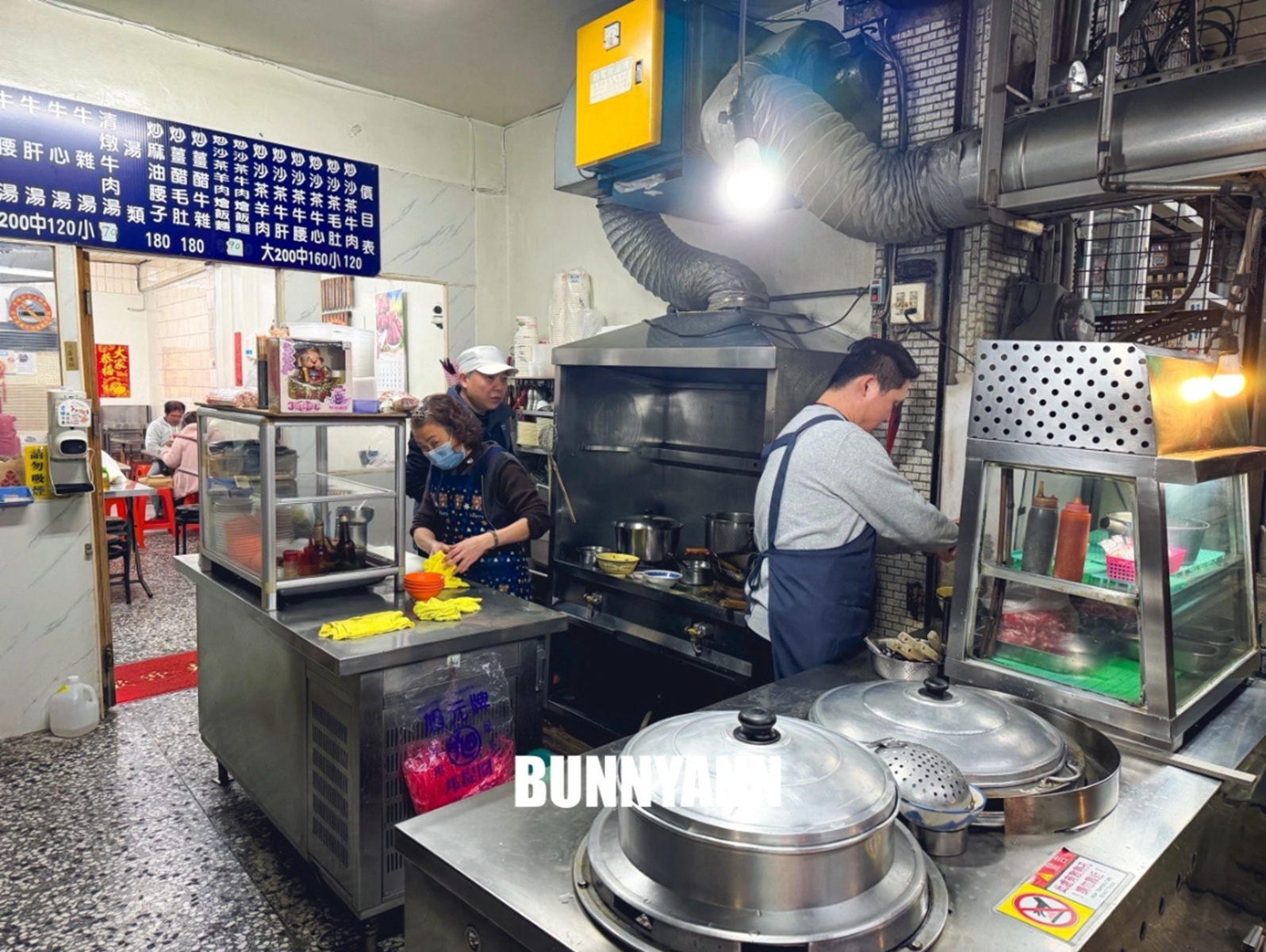 一半的人沒吃過，卻是牛雜湯店家，點個一碗就很滿足，炒牛肉麵也是招牌