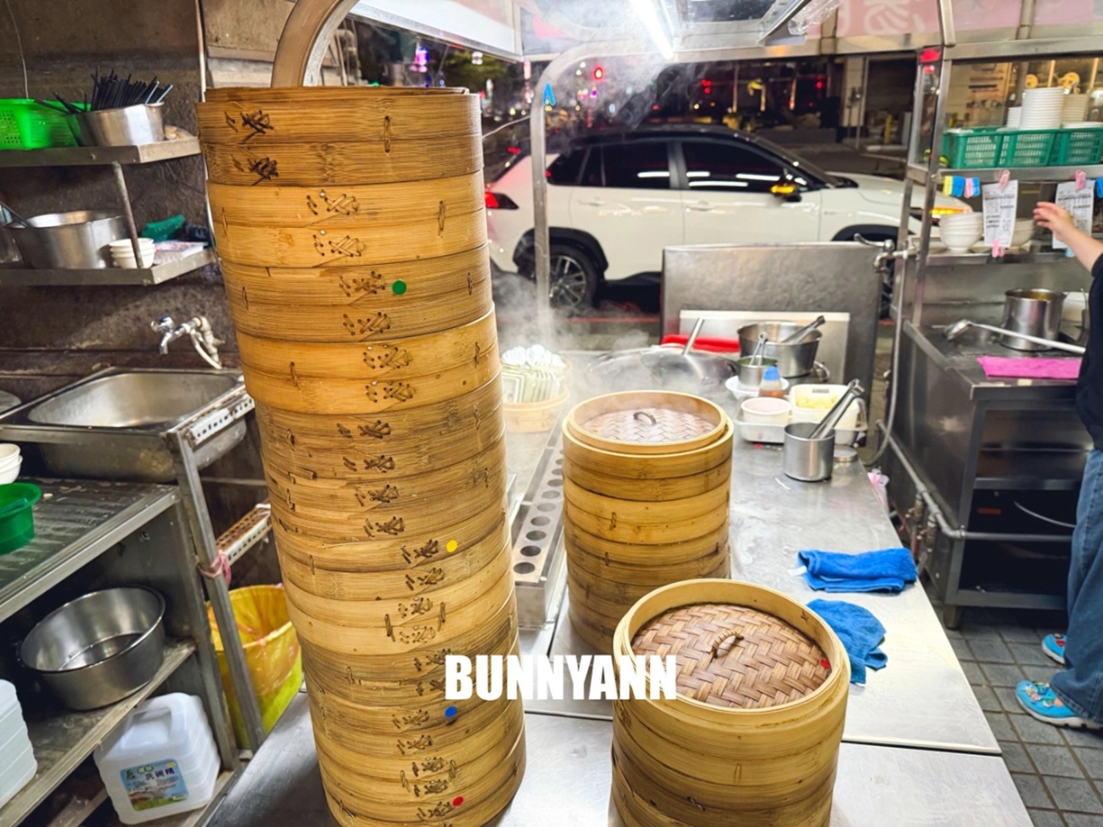 嘉義美食【京站永春湯包麵館】嘉義版鼎泰豐！現點現包皮薄爆汁超誘人，CP值高到爆棚！