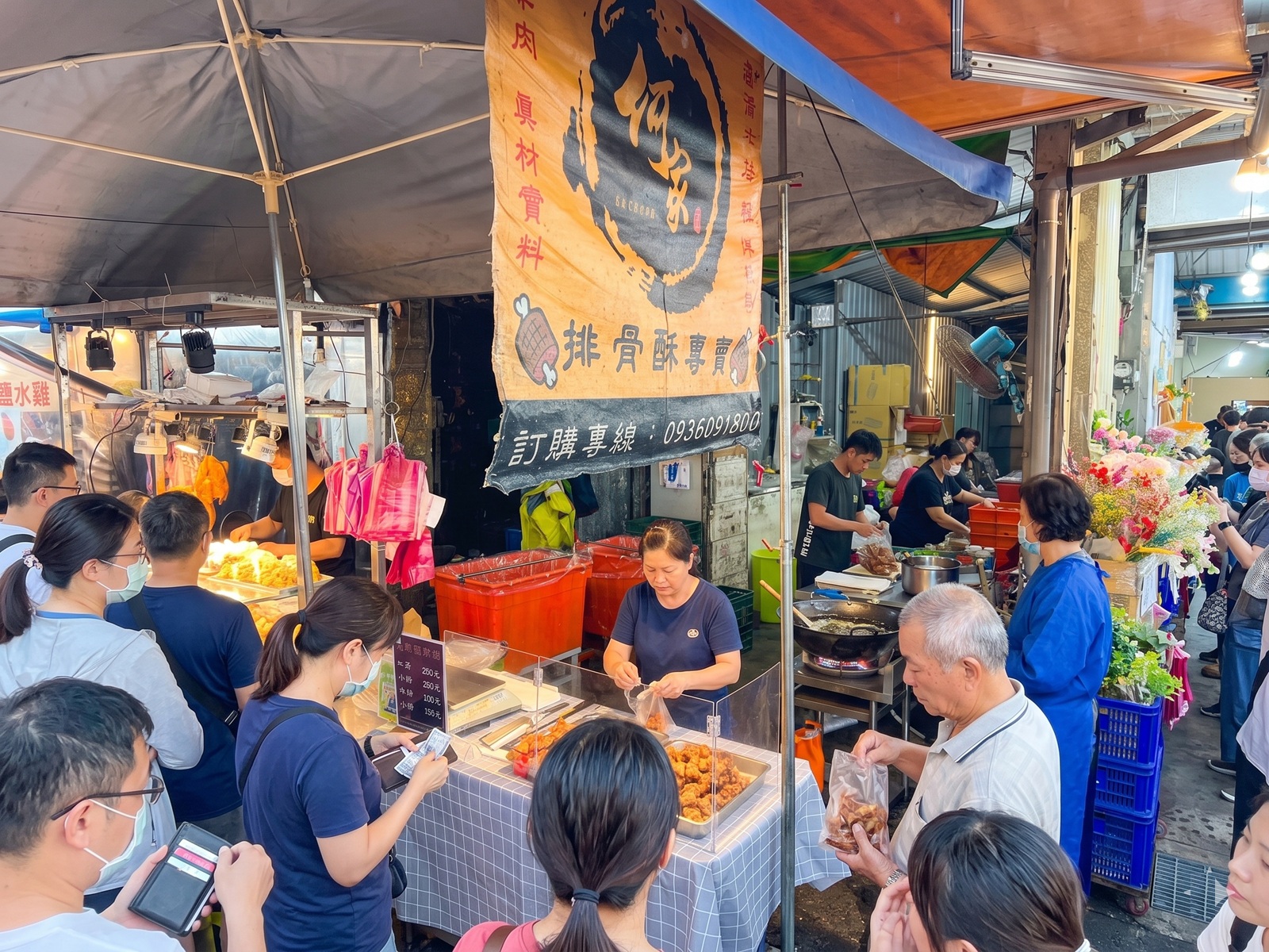 何家排骨酥專賣