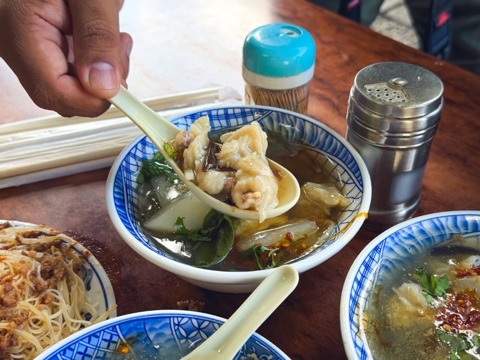 萬華美食【正老牌魷魚平】西門町飄香一甲子老店，必點魷魚羹配炒米粉超強組合！
