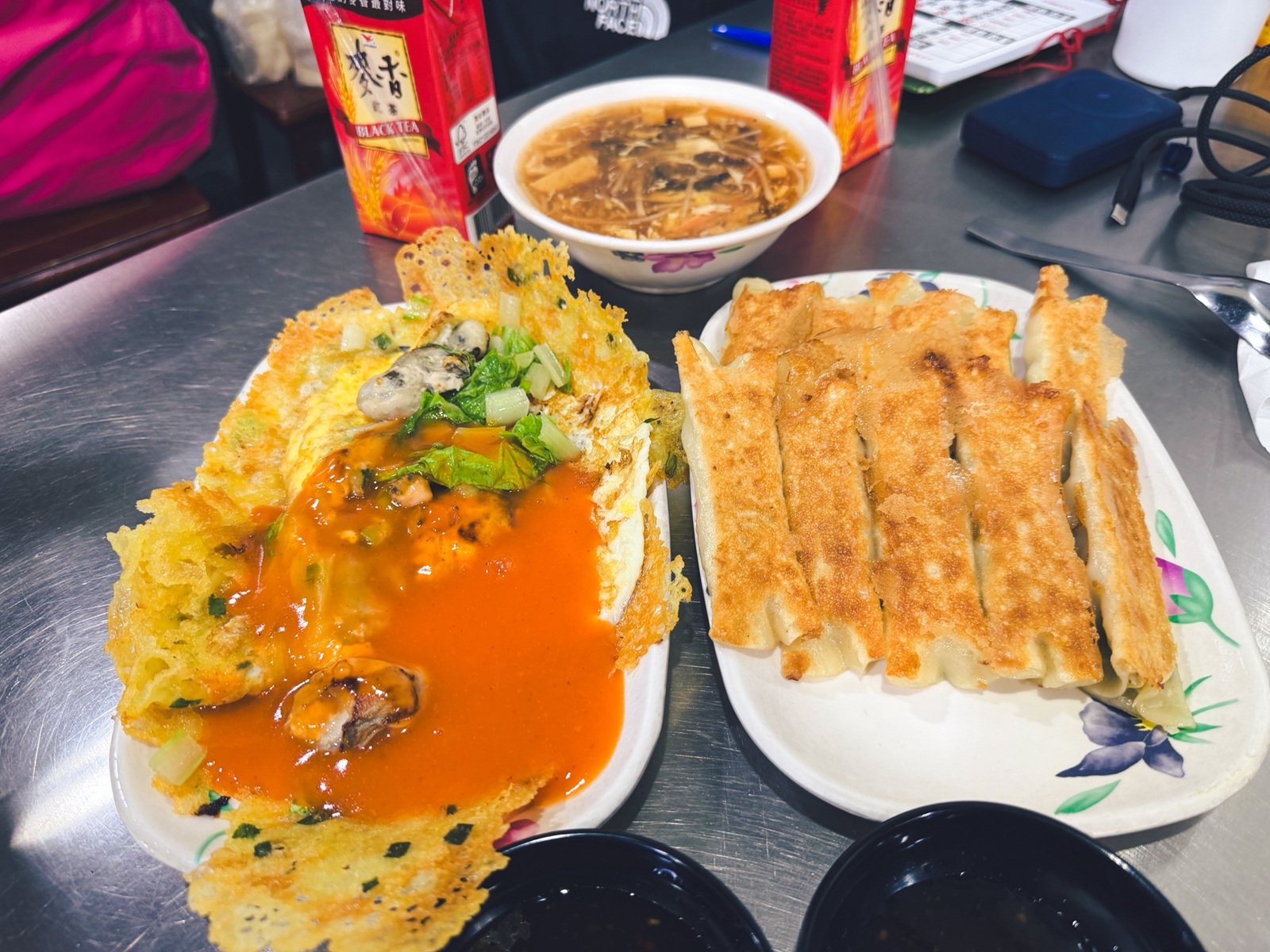 三重美食「雲林鍋貼」超強脆皮蚵仔煎必點，鍋貼外酥內嫩CP值高！