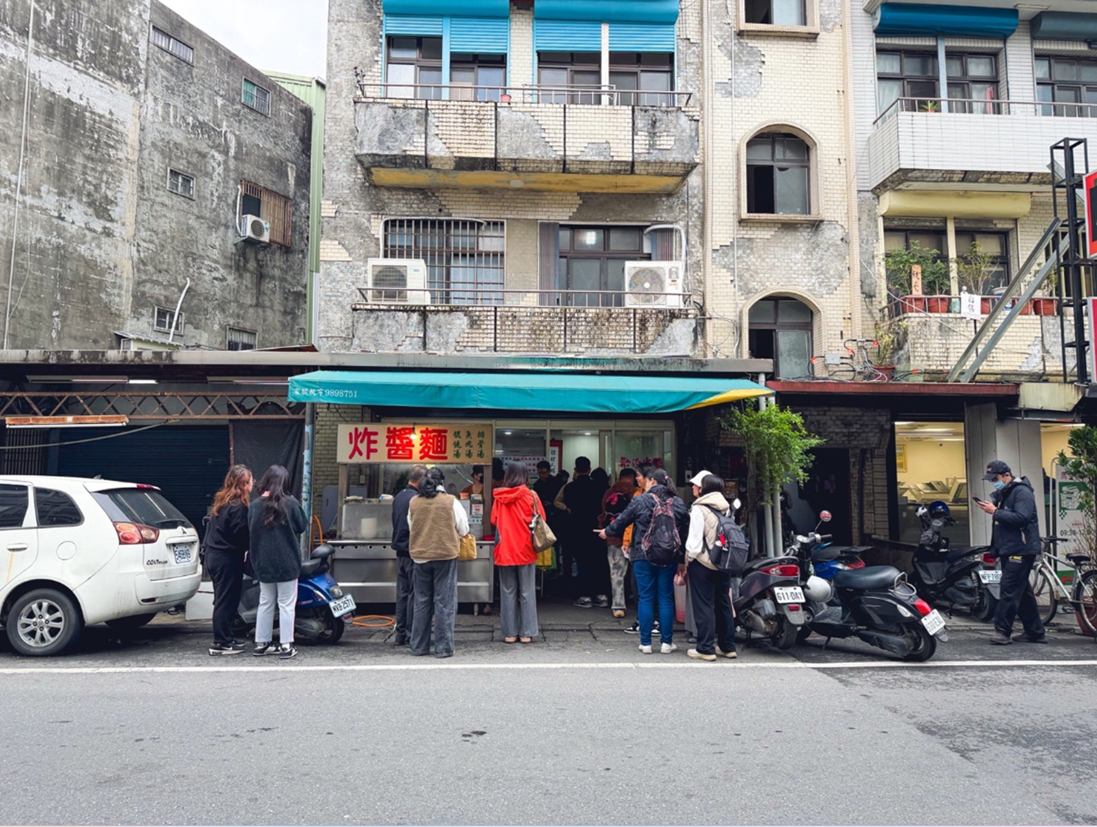 宜蘭美食農權路炸醬麵，在地人也排隊的雙醬麵，香濃又大碗只要40元CP值超高！