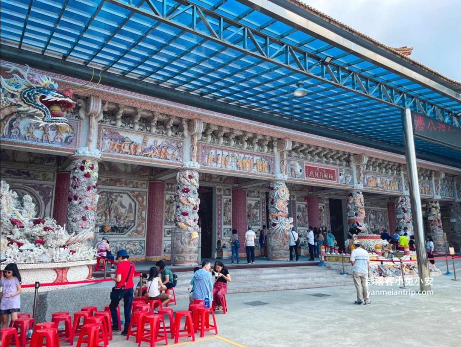 新北【台灣珊瑚貝殼廟】用大量貝殼打造的夢幻海底隧道