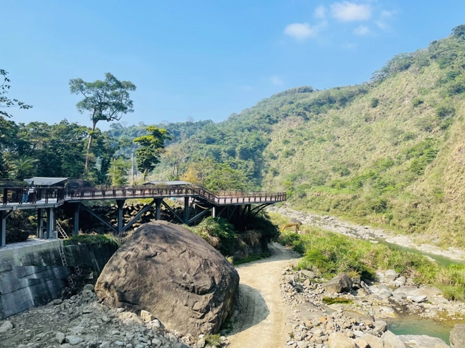 南投【瑞龍瀑布園區】有點遠的森林園區，來回一小時入門級登山步道