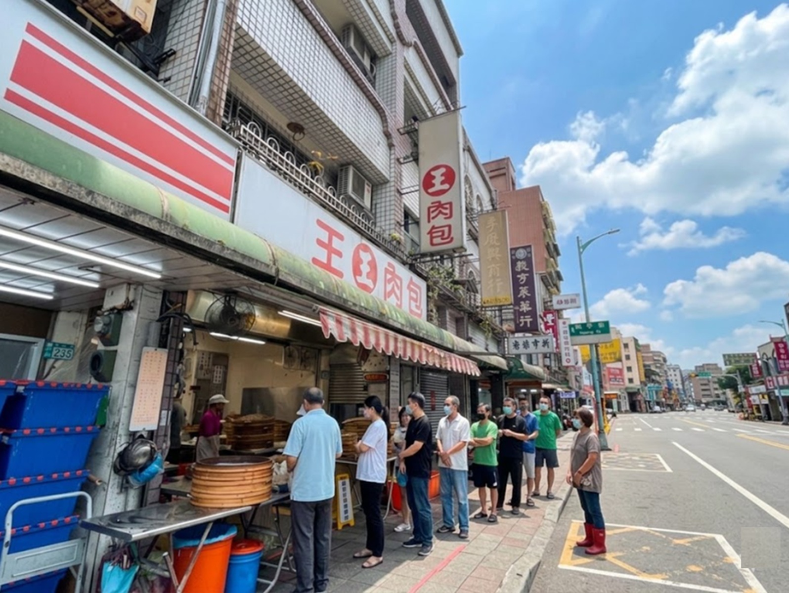 金山【金山王肉包】三十年老店，不僅新鮮美味，價格也超親民，CP值爆表！