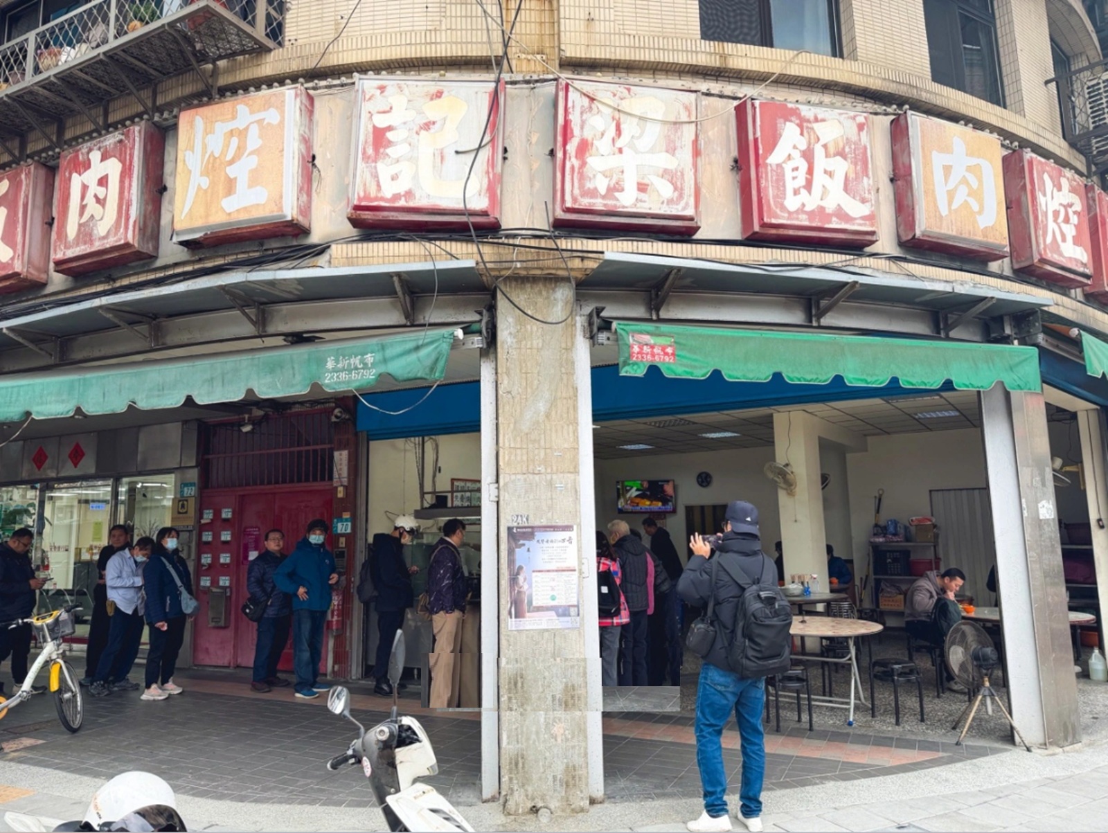 當地人知道的也不多，卻是控肉飯店家，點個一份就很飽，免費喝湯是賣點