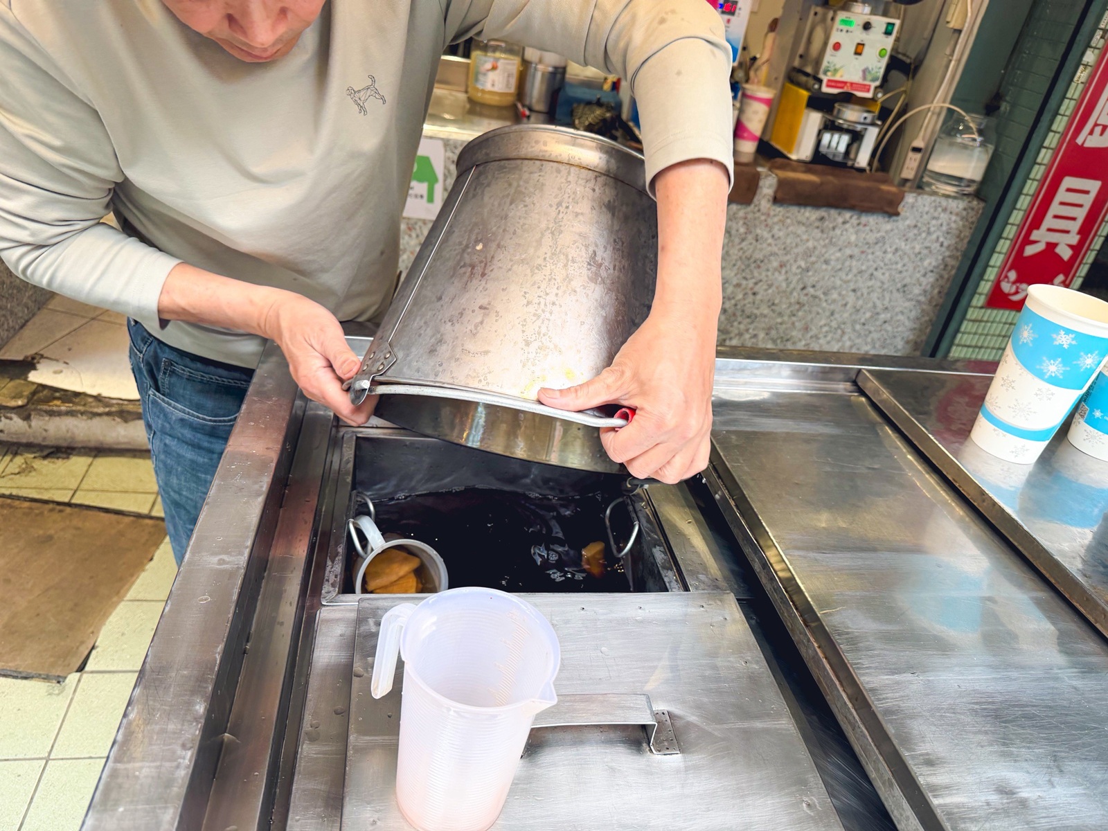 知道的人很少，卻是冬瓜茶店家，點個一杯從下午喝到晚上，現榨果汁也是招牌