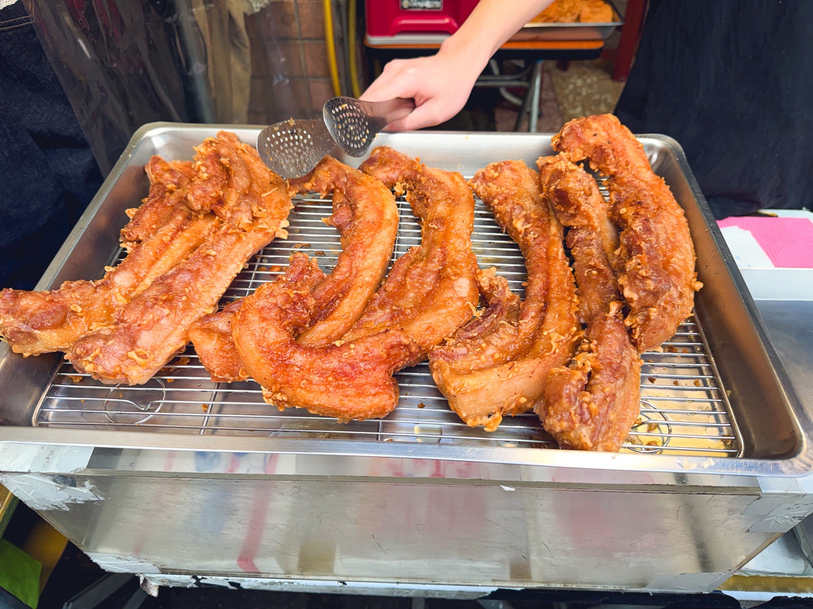 大稻埕最強「阿角紅燒肉劉美麗」，傳說中神級美味，六種部位任你挑！