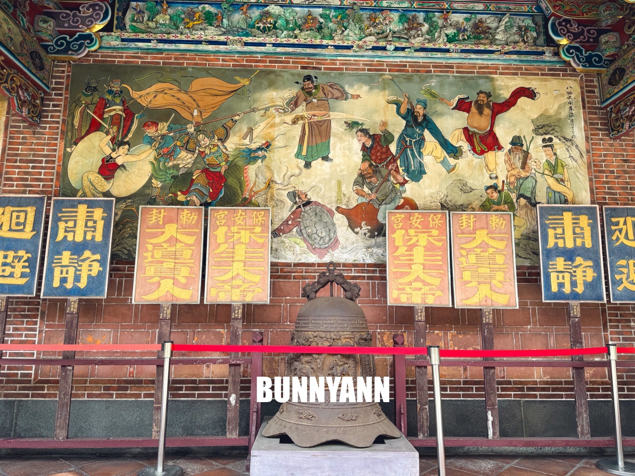 發現這裡的人不多，卻是商業氣息低古廟，來回一小時走完，也有山洞小徑能冒險