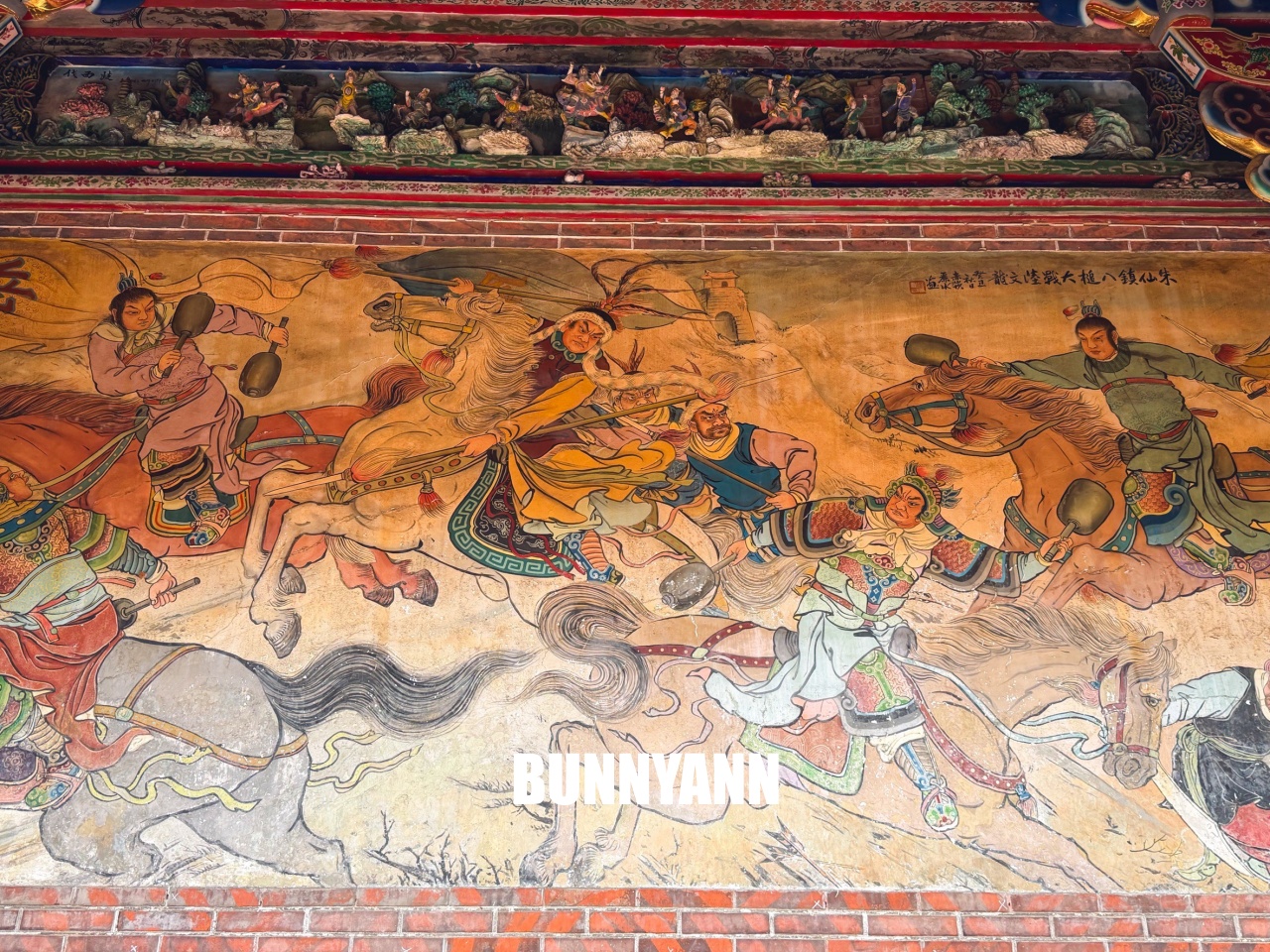 發現這裡的人不多，卻是商業氣息低古廟，來回一小時走完，也有山洞小徑能冒險