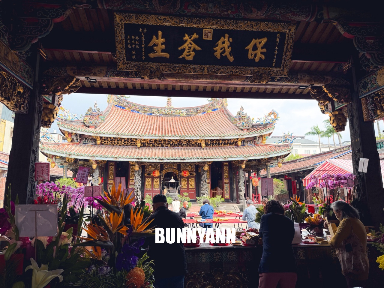 發現這裡的人不多，卻是商業氣息低古廟，來回一小時走完，也有山洞小徑能冒險