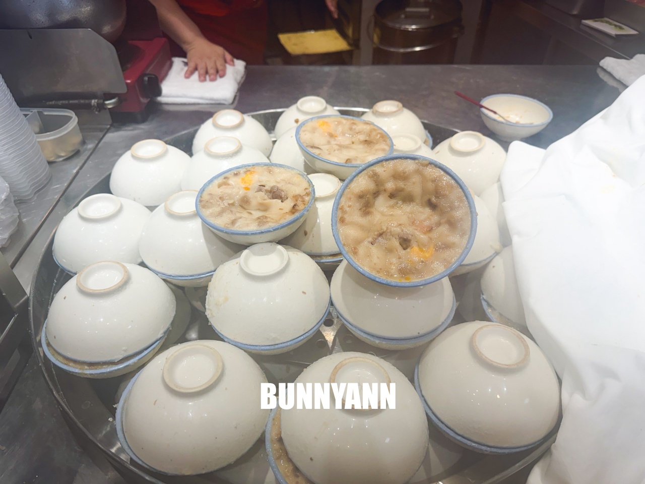 這間知道的人不多，就是現蒸碗粿店家，點個一碗一湯就夠吃，浮水魚羹也是招牌