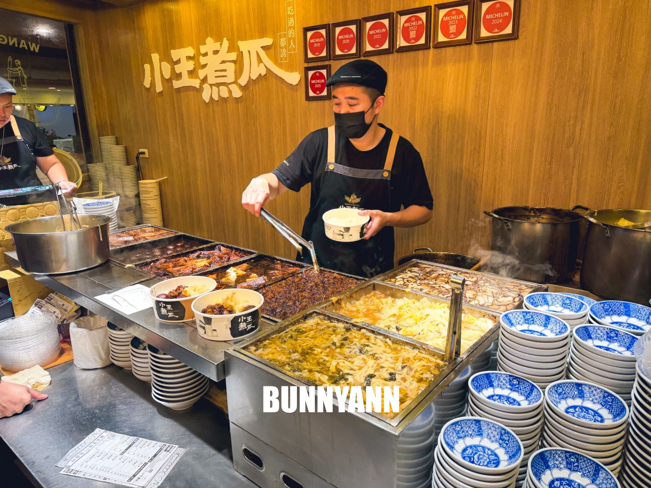 華西街夜市必吃!小王煮瓜,米其林必比登推薦,黑金滷肉飯超誘人! 華西街夜市必吃!小王煮瓜,米其林必比登推薦,黑金滷肉飯超誘人!