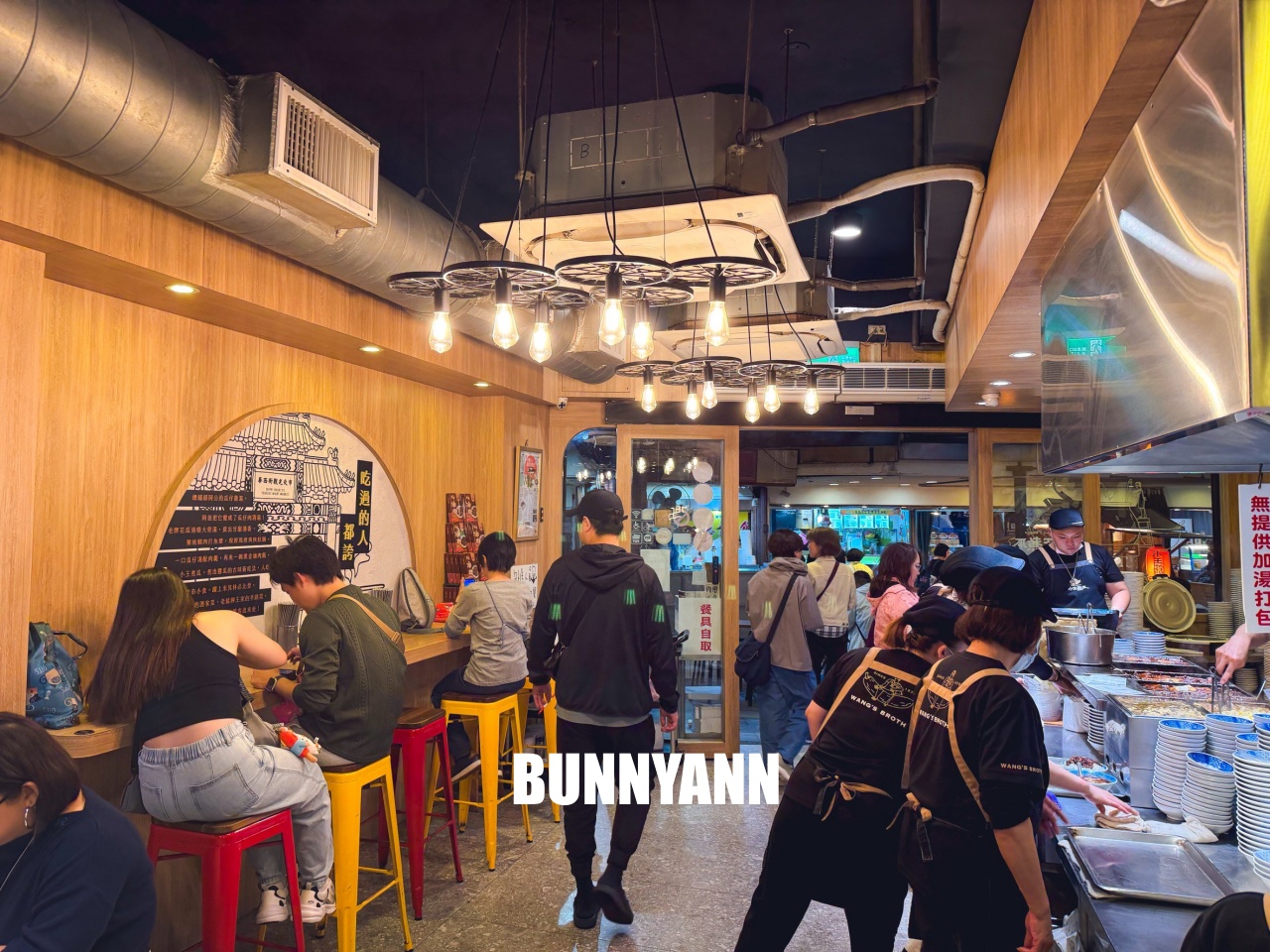 華西街夜市必吃!小王煮瓜,米其林必比登推薦,黑金滷肉飯超誘人! 華西街夜市必吃!小王煮瓜,米其林必比登推薦,黑金滷肉飯超誘人!