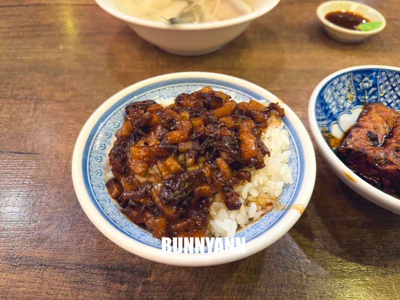 華西街夜市必吃!小王煮瓜,米其林必比登推薦,黑金滷肉飯超誘人! 華西街夜市必吃!小王煮瓜,米其林必比登推薦,黑金滷肉飯超誘人!