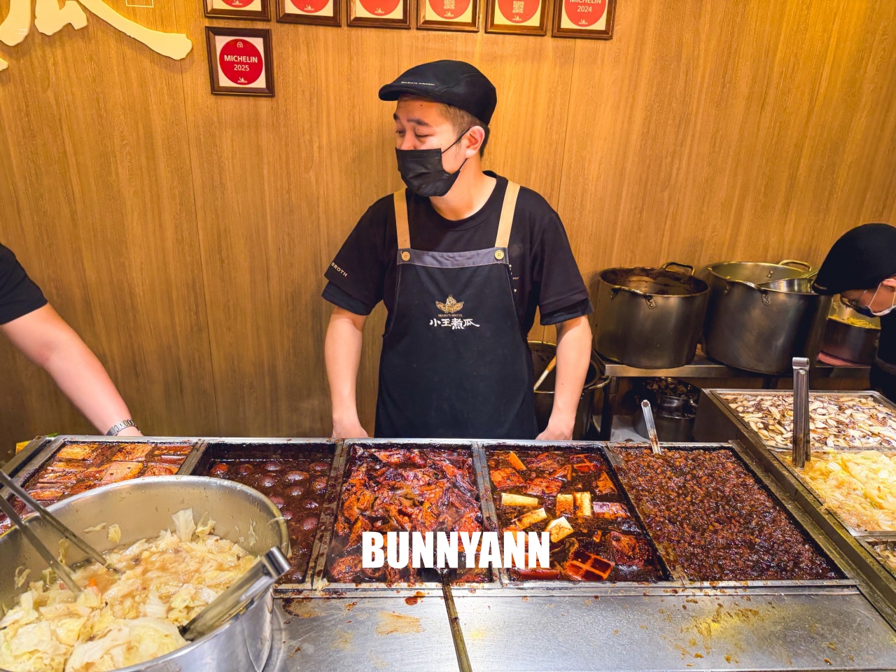 華西街夜市必吃!小王煮瓜,米其林必比登推薦,黑金滷肉飯超誘人! 華西街夜市必吃!小王煮瓜,米其林必比登推薦,黑金滷肉飯超誘人!