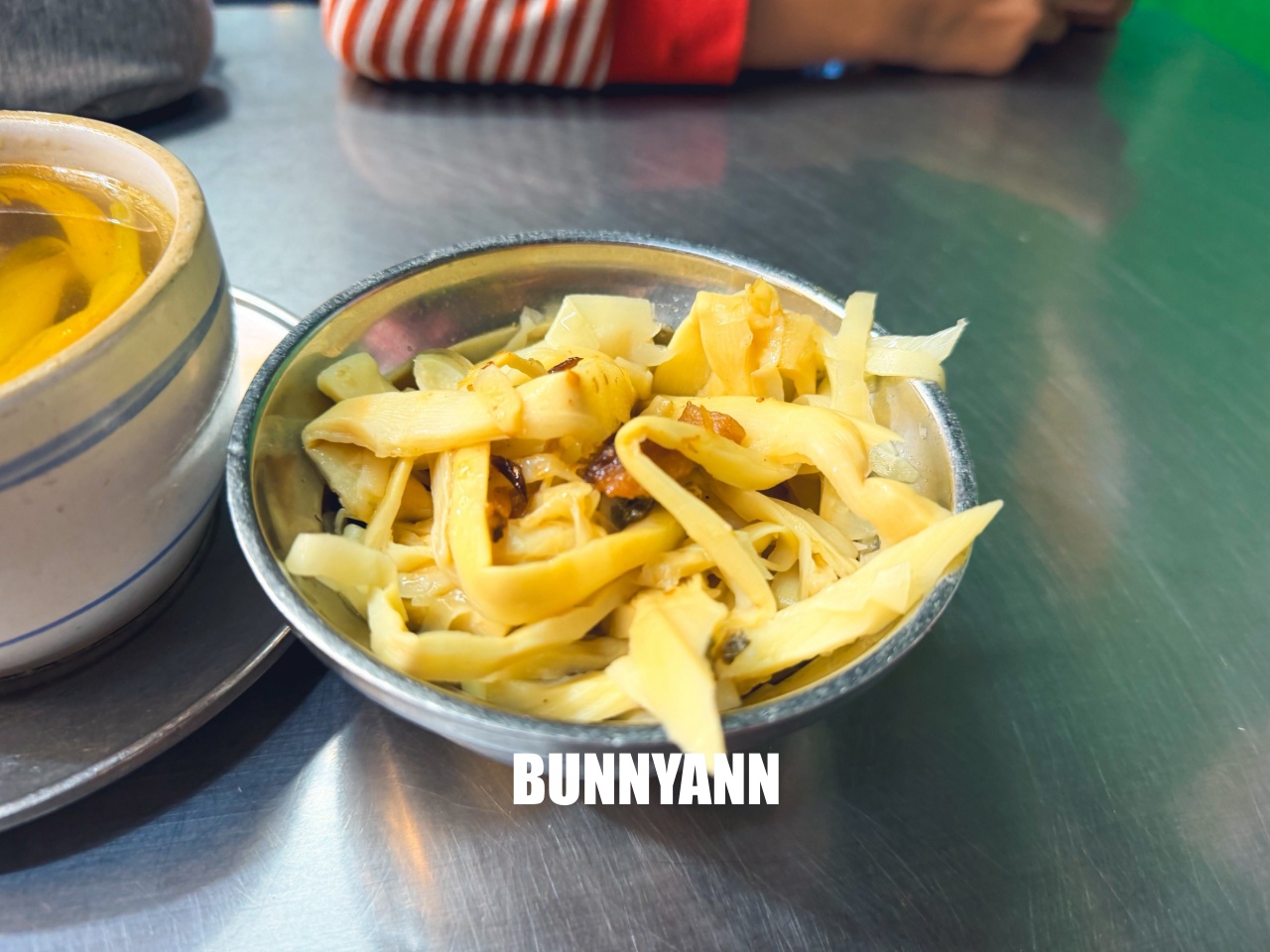 台北【曉迪筒仔米糕】銷魂滷肉飯和芋頭排骨酥湯必吃 台北【曉迪筒仔米糕】銷魂滷肉飯和芋頭排骨酥湯必吃