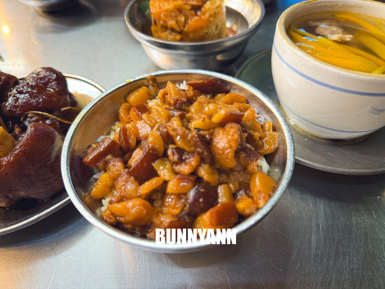 台北【曉迪筒仔米糕】銷魂滷肉飯和芋頭排骨酥湯必吃 台北【曉迪筒仔米糕】銷魂滷肉飯和芋頭排骨酥湯必吃