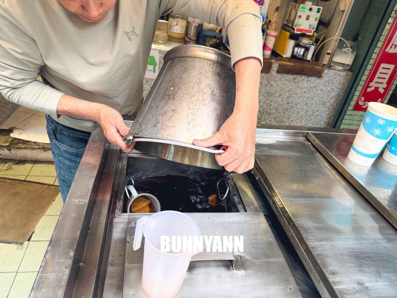 知道的人很少，卻是冬瓜茶店家，點個一杯從下午喝到晚上，現榨果汁也是招牌