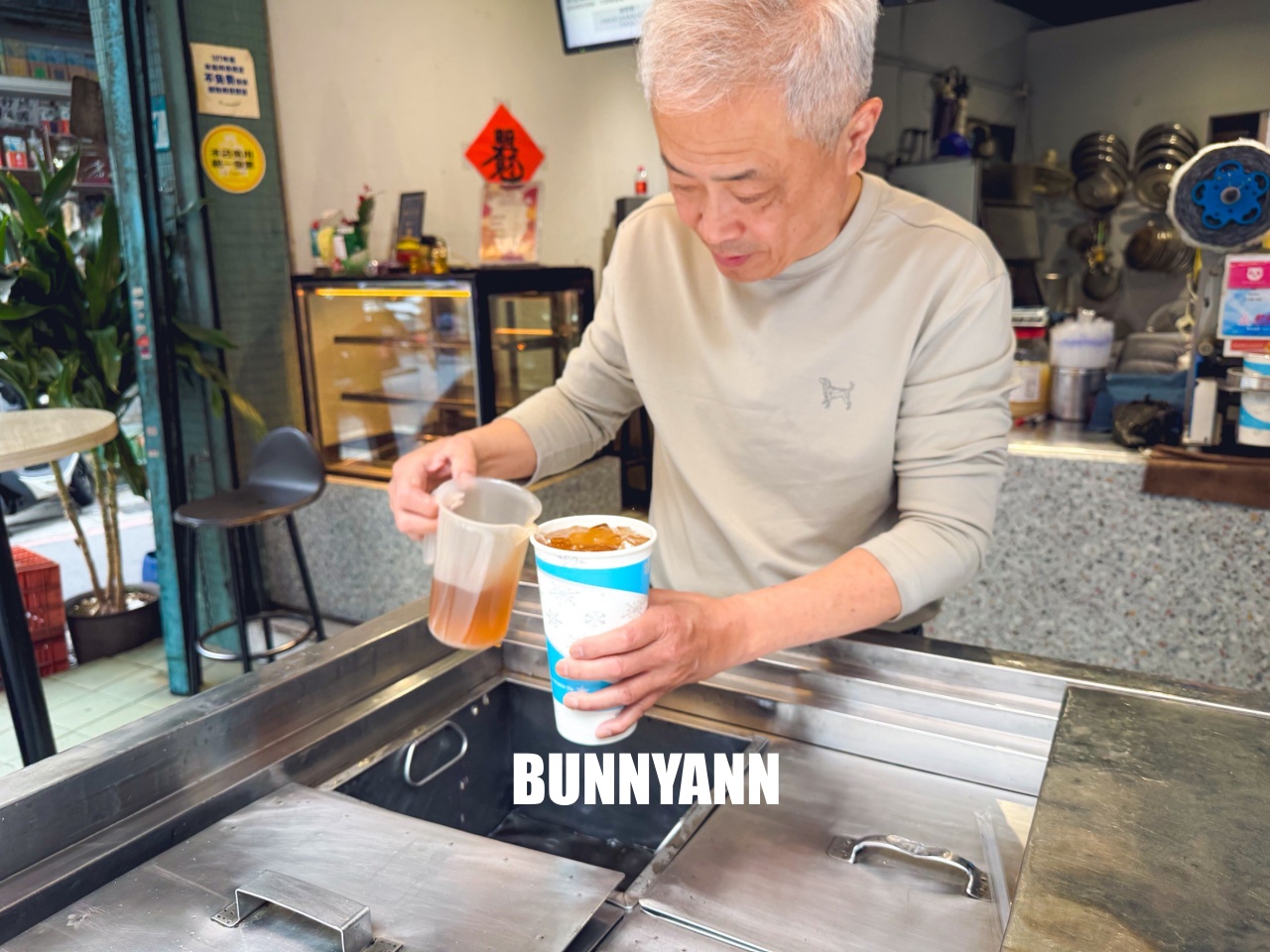 知道的人很少，卻是冬瓜茶店家，點個一杯從下午喝到晚上，現榨果汁也是招牌