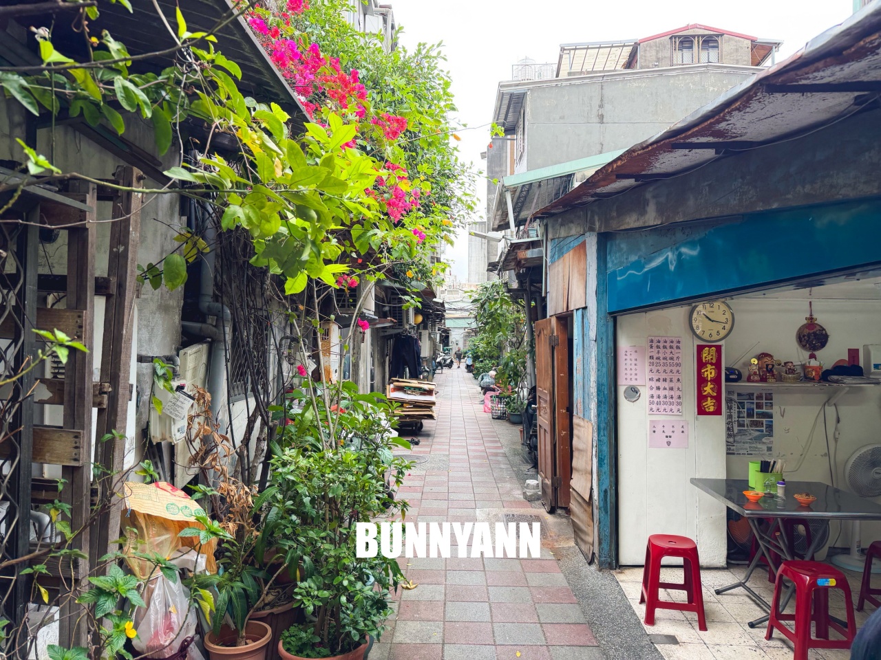 多數人都不知道，就是傳統油飯店家，直接點一套就夠吃，綜合湯是必吃的