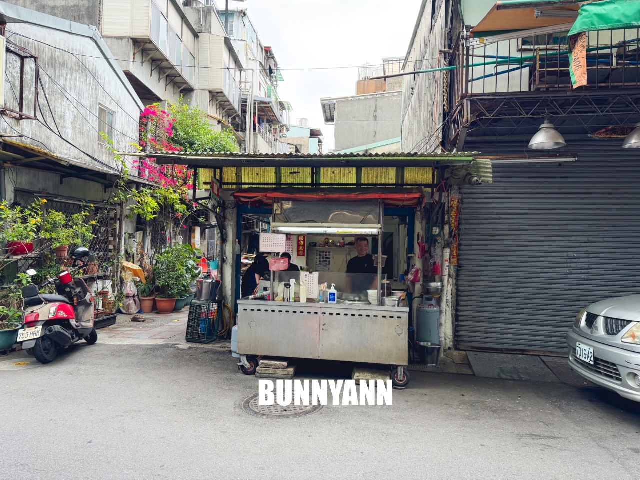 多數人都不知道，就是傳統油飯店家，直接點一套就夠吃，綜合湯是必吃的