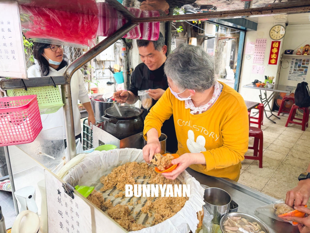 多數人都不知道，就是傳統油飯店家，直接點一套就夠吃，綜合湯是必吃的