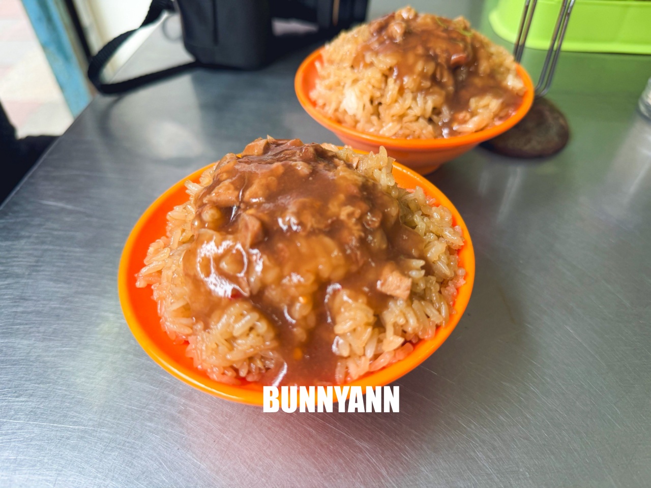 多數人都不知道，就是傳統油飯店家，直接點一套就夠吃，綜合湯是必吃的