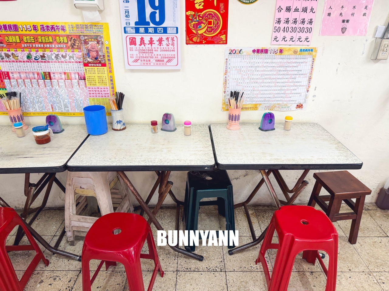 多數人都不知道，就是傳統油飯店家，直接點一套就夠吃，綜合湯是必吃的