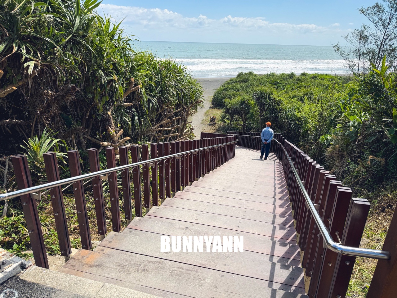 這間新開的很少人知道，就是面海咖啡店，水果鬆餅是招牌主打