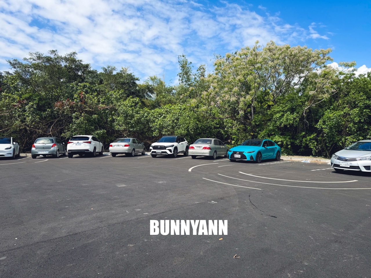 這間新開的很少人知道，就是面海咖啡店，水果鬆餅是招牌主打