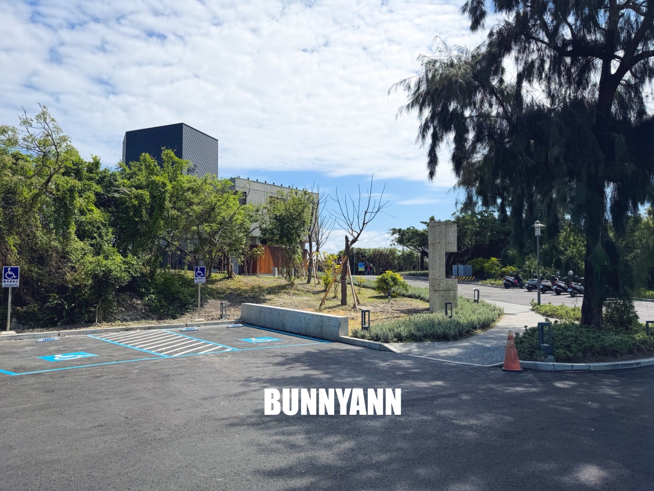 這間新開的很少人知道，就是面海咖啡店，水果鬆餅是招牌主打