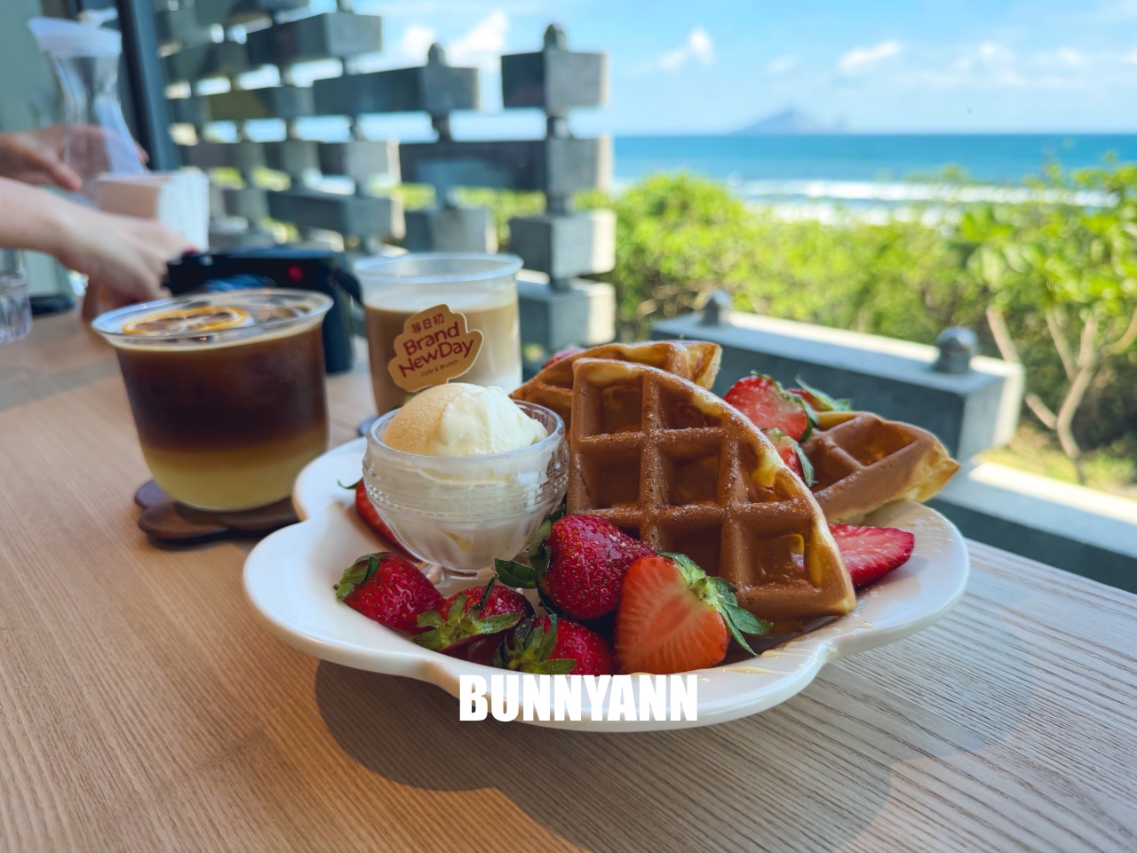 這間新開的很少人知道，就是面海咖啡店，水果鬆餅是招牌主打