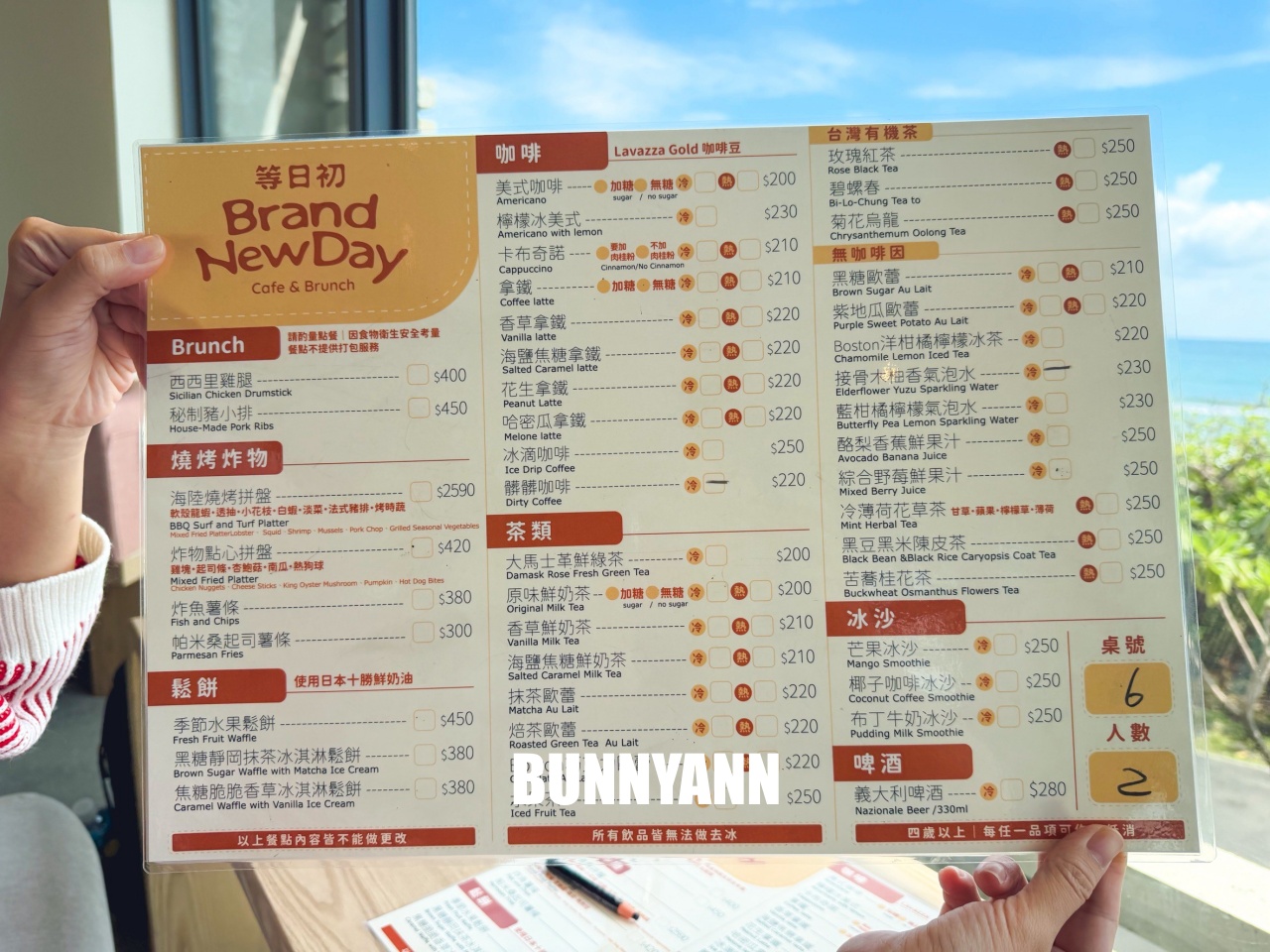 這間新開的很少人知道，就是面海咖啡店，水果鬆餅是招牌主打