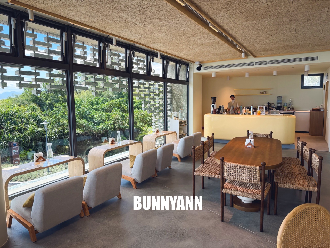 這間新開的很少人知道，就是面海咖啡店，水果鬆餅是招牌主打