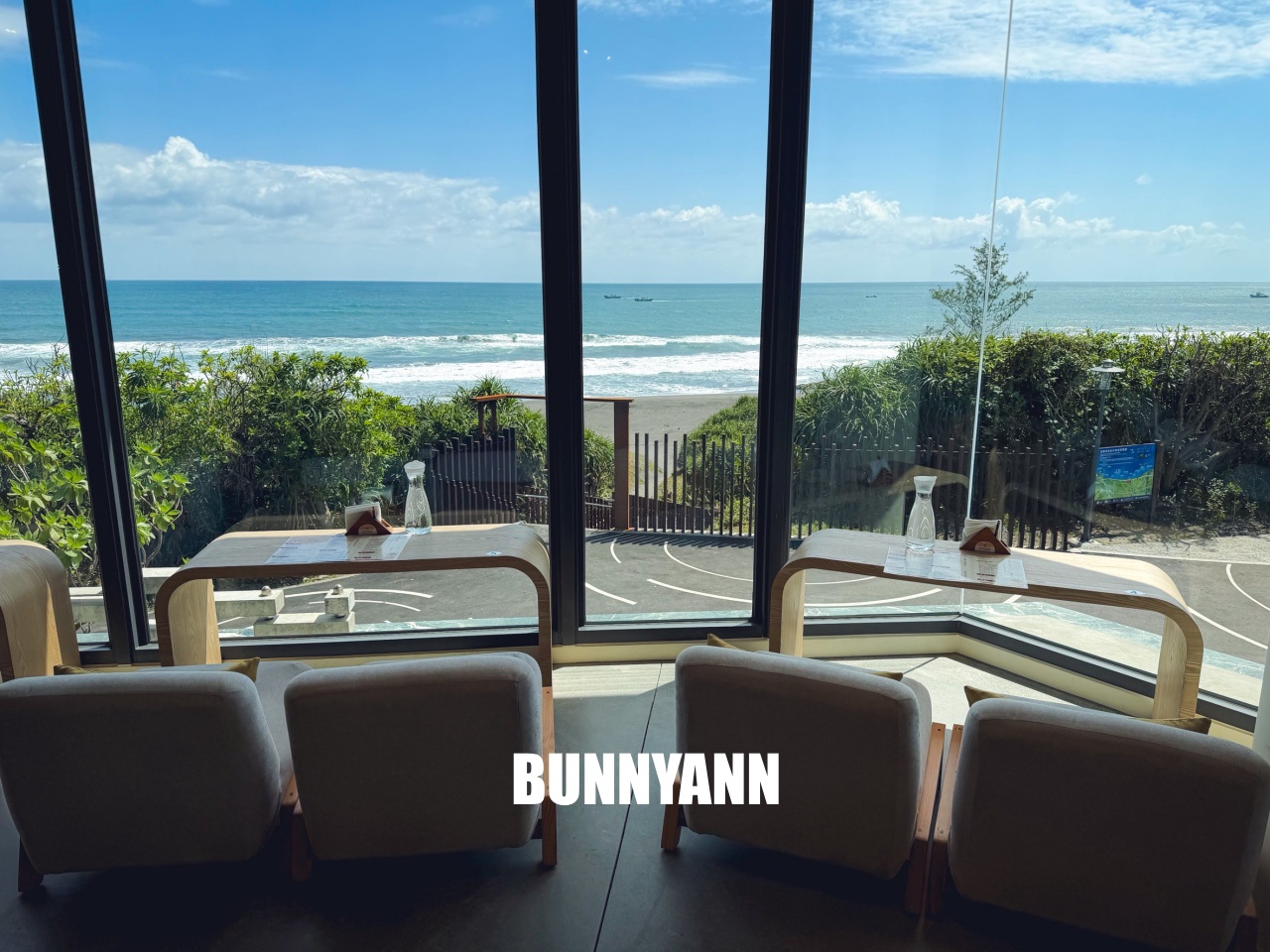 這間新開的很少人知道，就是面海咖啡店，水果鬆餅是招牌主打