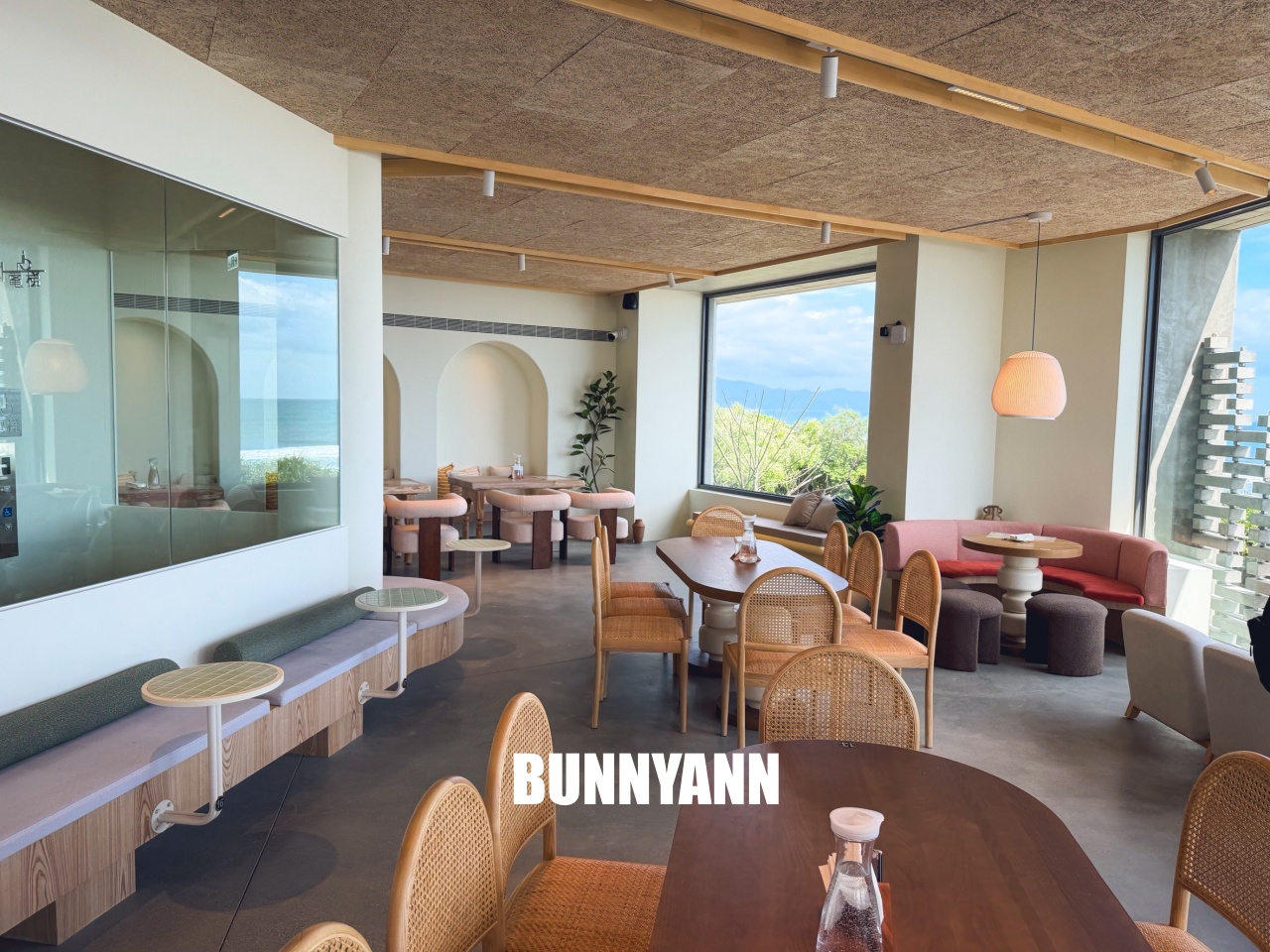 這間新開的很少人知道，就是面海咖啡店，水果鬆餅是招牌主打