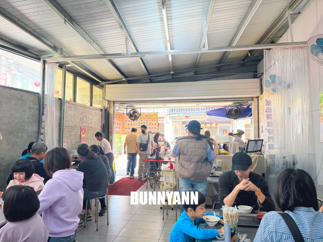 北港人不想曝光的白麵線糊，點個一碗加蛋就夠吃，米糕也是招牌