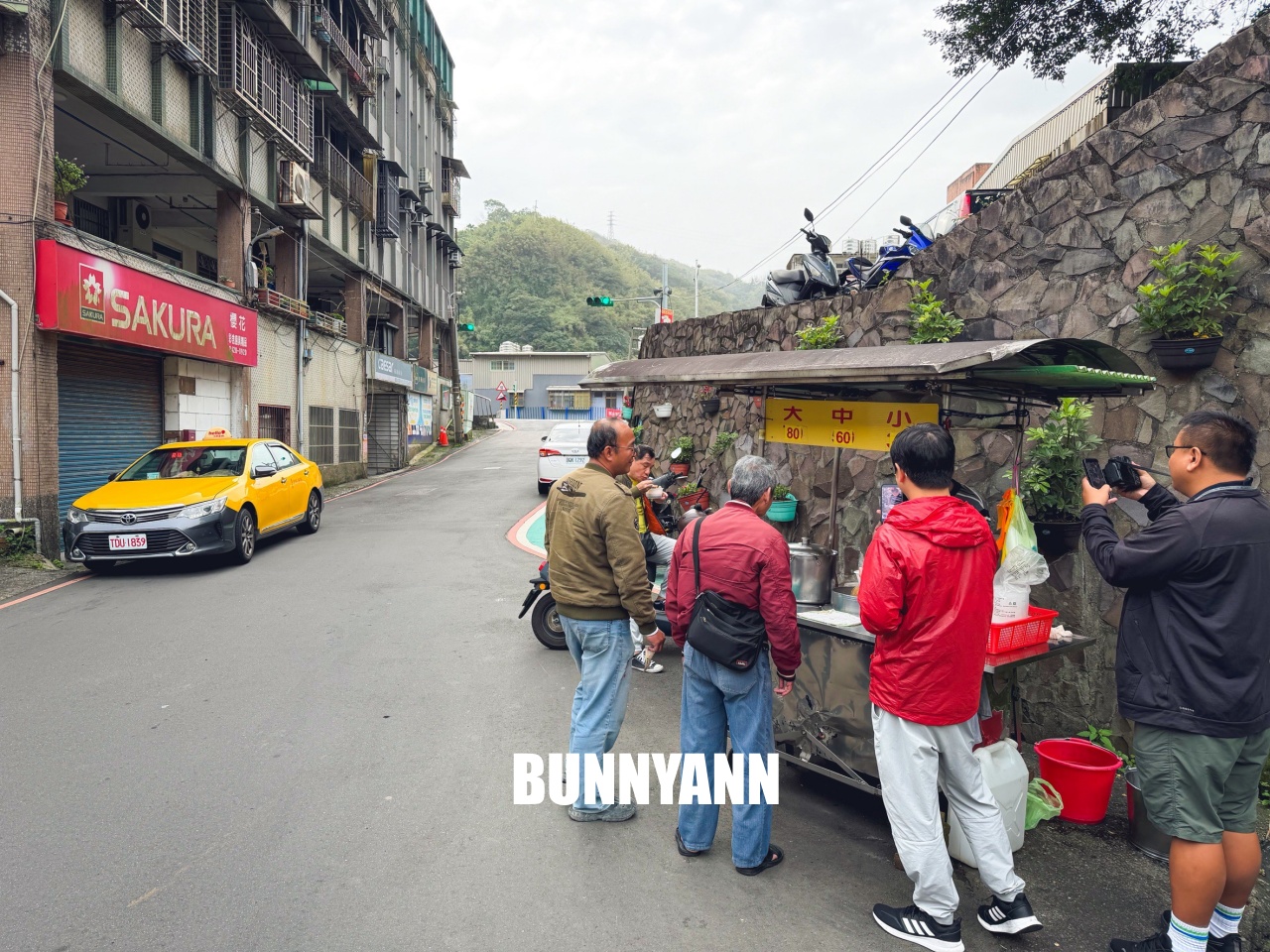 在地人激推!南榮路「許存睿豬灶麵線羹」一天只賣兩小時的超狂排隊神級小吃! 在地人激推!南榮路「許存睿豬灶麵線羹」一天只賣兩小時的超狂排隊神級小吃!