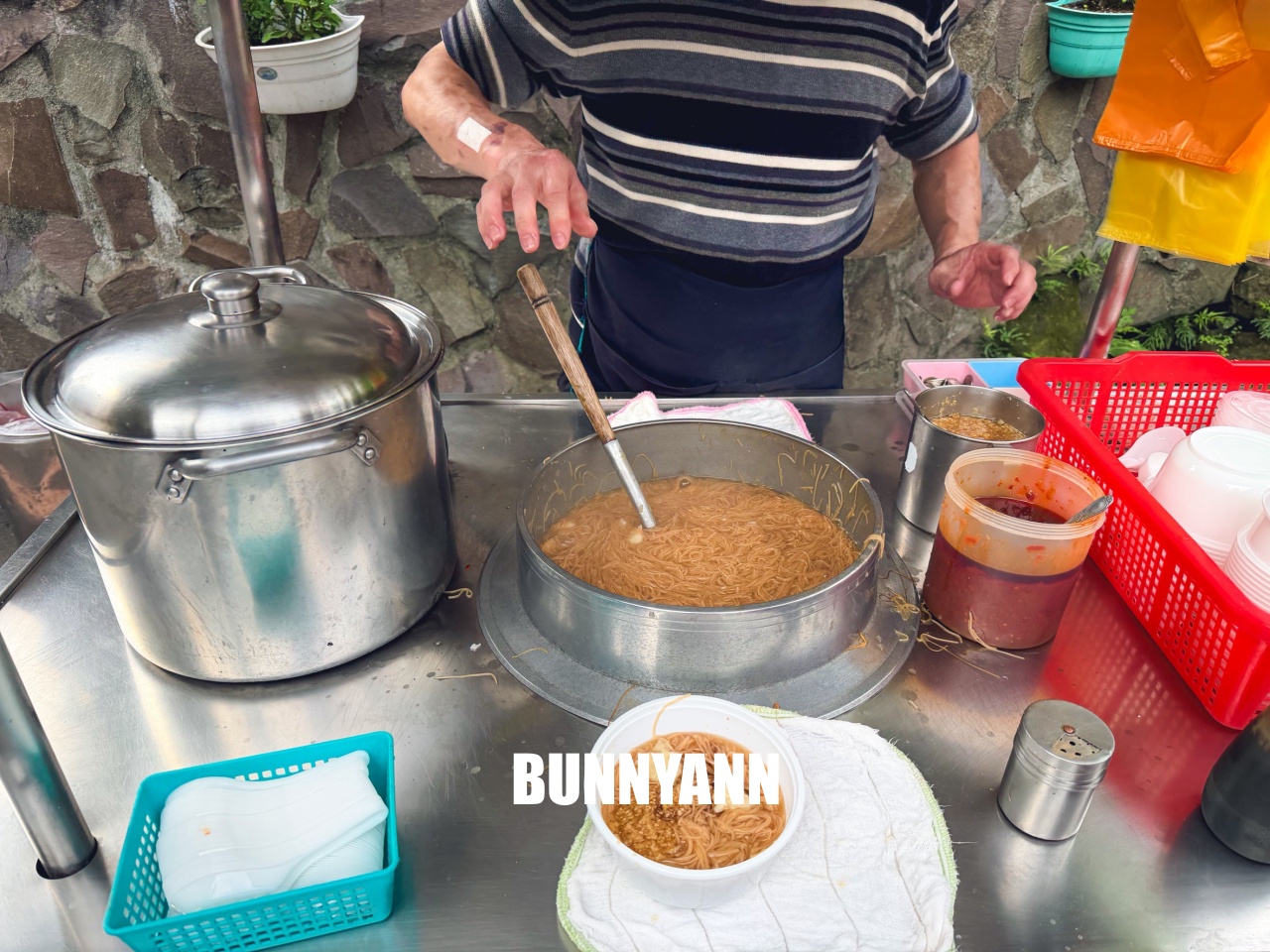 在地人激推！南榮路「許存睿豬灶麵線羹」一天只賣兩小時的超狂排隊神級小吃！