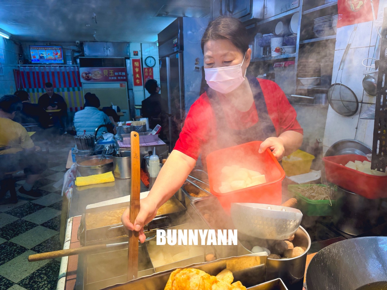 萬年大樓美食「貝玉天婦羅」超強，現炸酥脆天婦羅配魷魚羹，在地人從小吃到大的老字號！